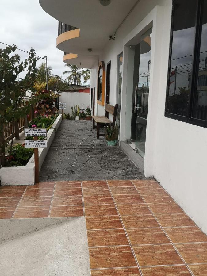 Hostal Sandrita Puerto Villamil Exterior photo