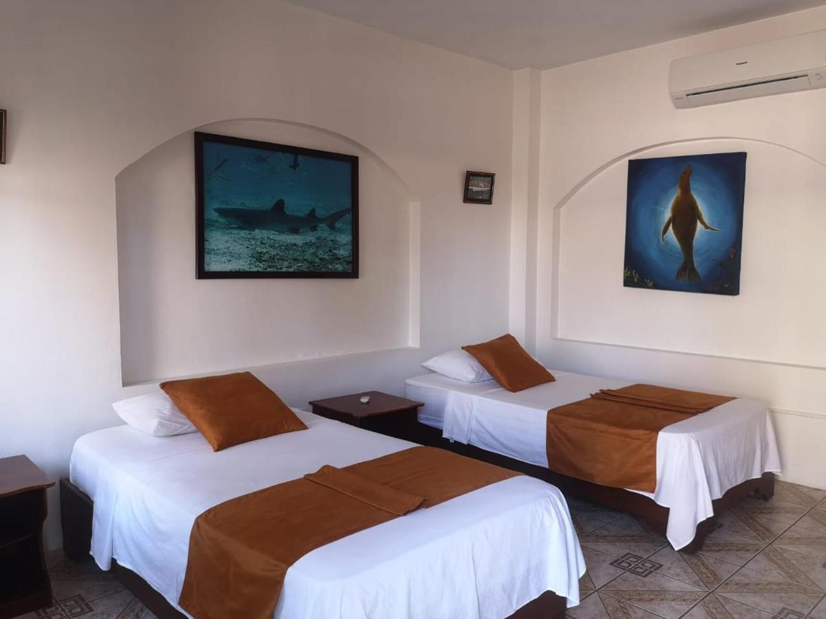 Hostal Sandrita Puerto Villamil Exterior photo