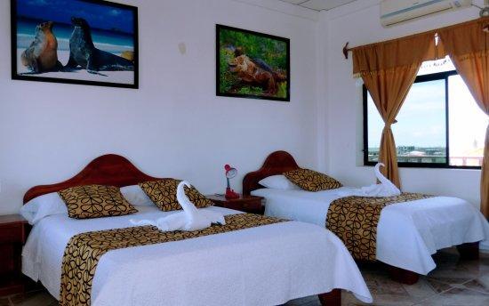 Hostal Sandrita Puerto Villamil Exterior photo
