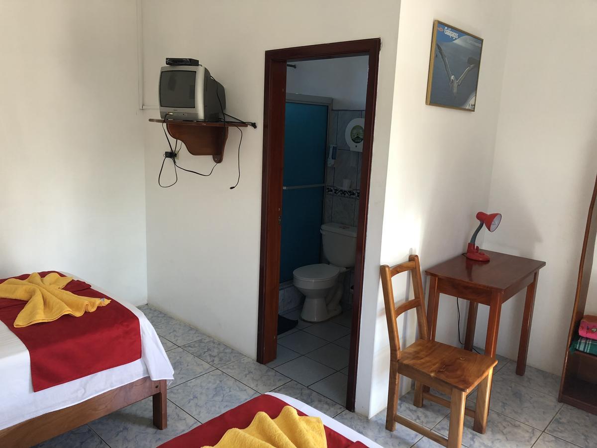 Hostal Sandrita Puerto Villamil Exterior photo