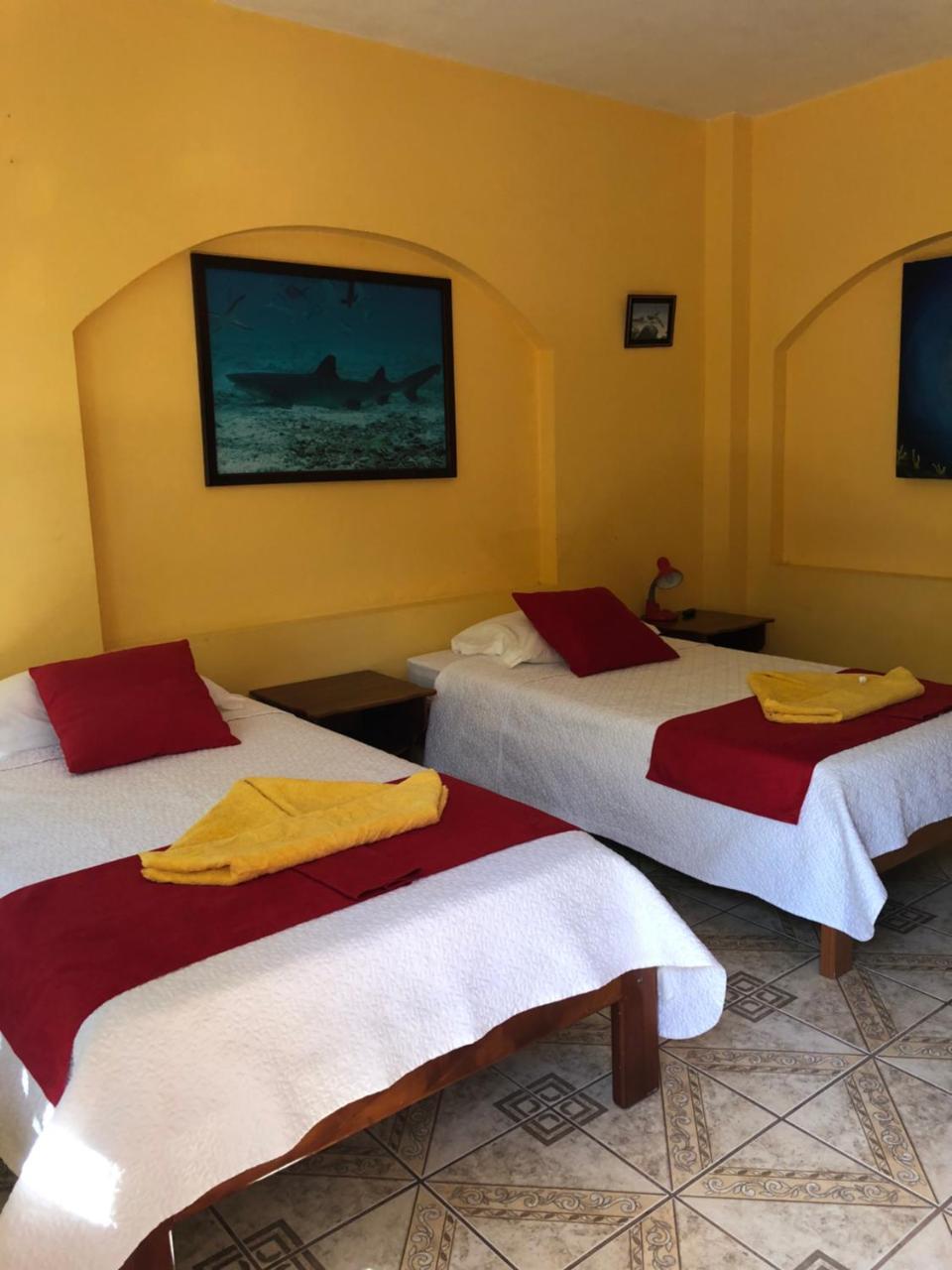 Hostal Sandrita Puerto Villamil Exterior photo
